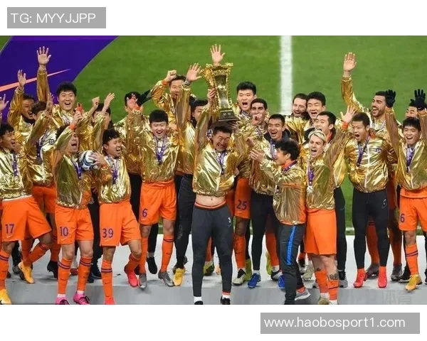 山东泰山庆祝成立32周年五次夺顶级联赛冠军八次捧足协杯奖杯