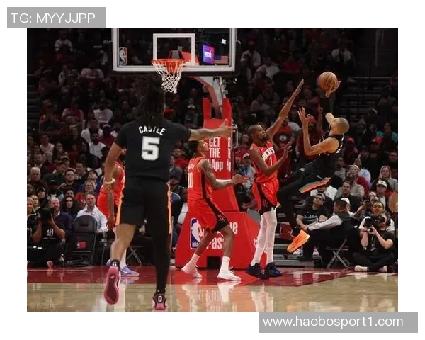 布里奇斯半场火力全开轰下20分助队逆转对手展现出色三分手感 布里奇斯半场火力全开轰下20分助队逆转对手展现出色三分手感