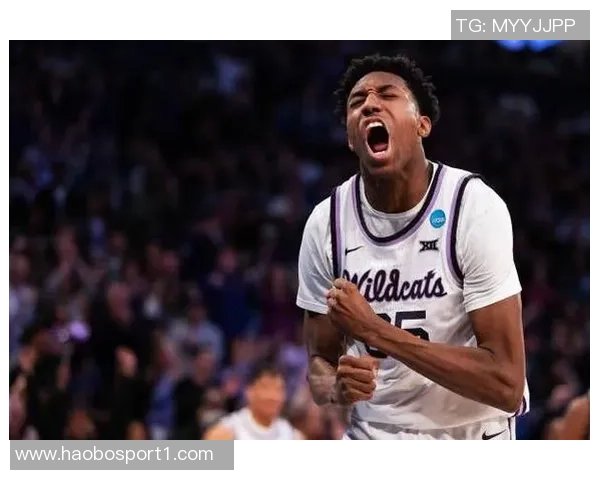 汤姆林表现出色32分钟内高效得分14分并贡献4篮板